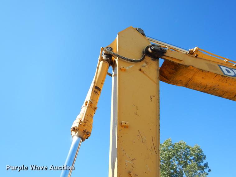 image for item EO9580 2005 John Deere 330C LC excavator