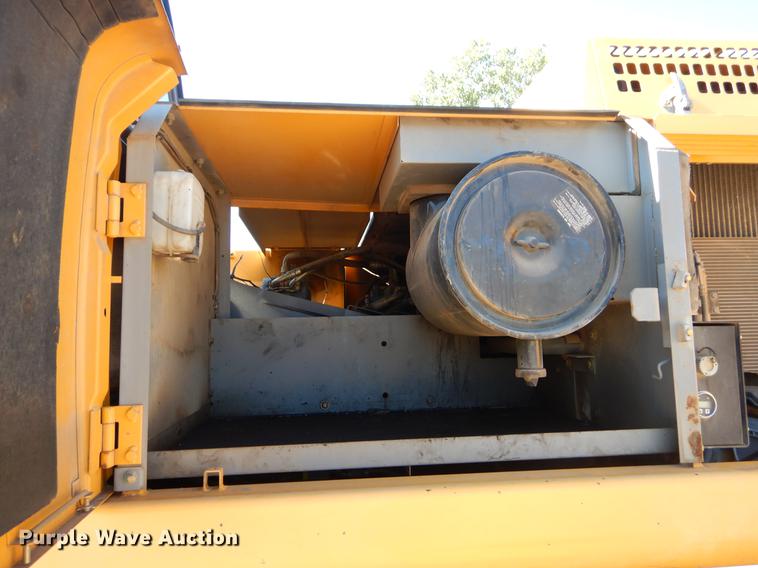 image for item EO9580 2005 John Deere 330C LC excavator