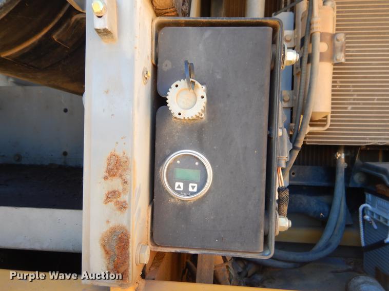 image for item EO9580 2005 John Deere 330C LC excavator