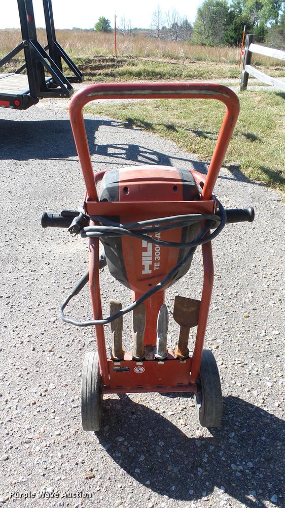 Hilti TE3000AVR jack hammer in Hutchinson, KS Item FO9193 sold Purple Wave