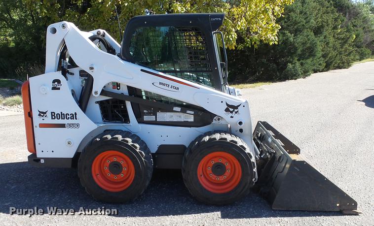 image for item FO9195 2015 Bobcat S590 skid steer