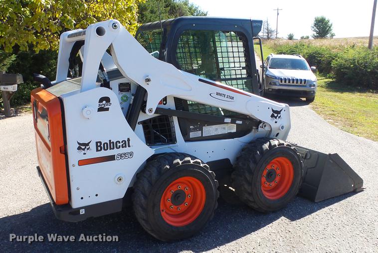 image for item FO9195 2015 Bobcat S590 skid steer