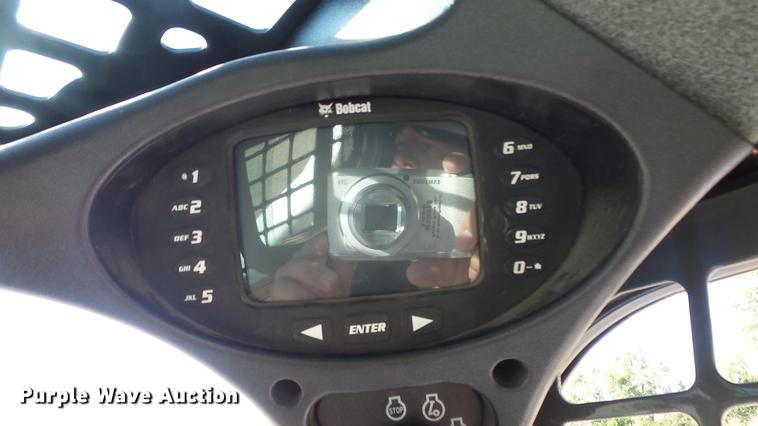 image for item FO9195 2015 Bobcat S590 skid steer