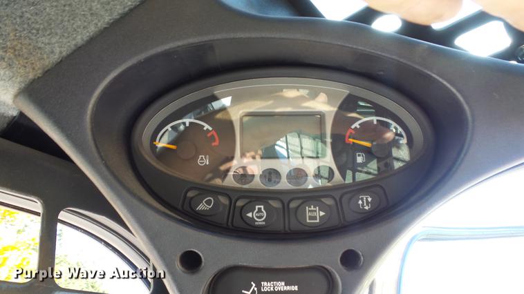 image for item FO9195 2015 Bobcat S590 skid steer