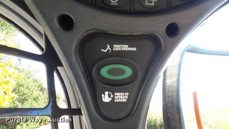 image for item FO9195 2015 Bobcat S590 skid steer