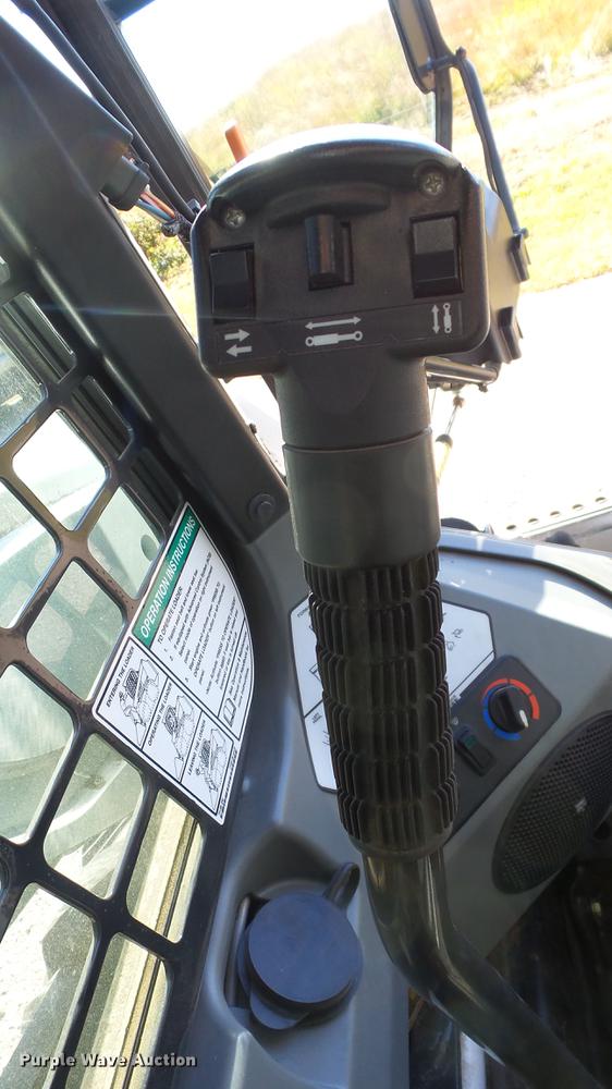 image for item FO9195 2015 Bobcat S590 skid steer