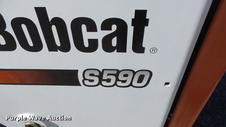 image for item FO9195 2015 Bobcat S590 skid steer