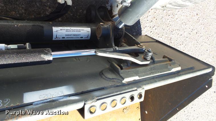 image for item FO9195 2015 Bobcat S590 skid steer