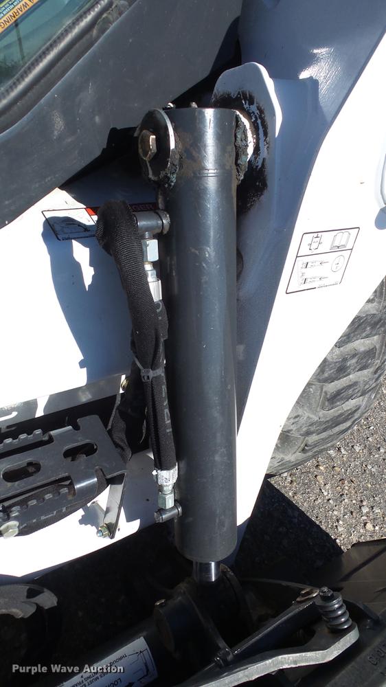 image for item FO9195 2015 Bobcat S590 skid steer