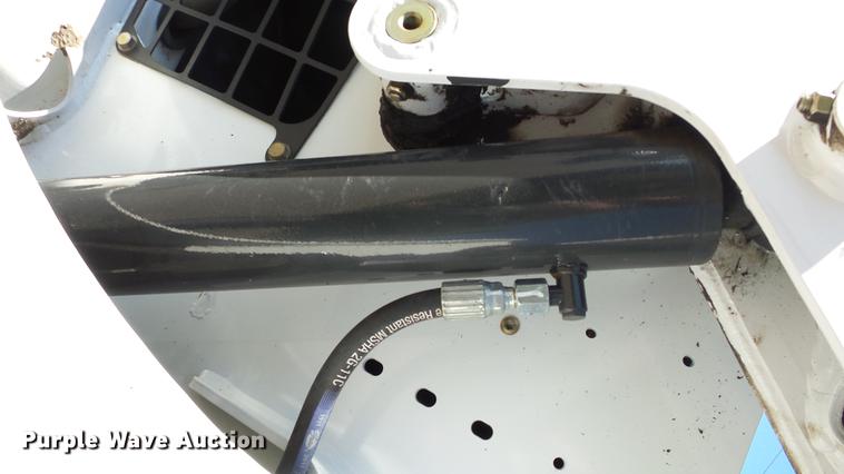 image for item FO9195 2015 Bobcat S590 skid steer