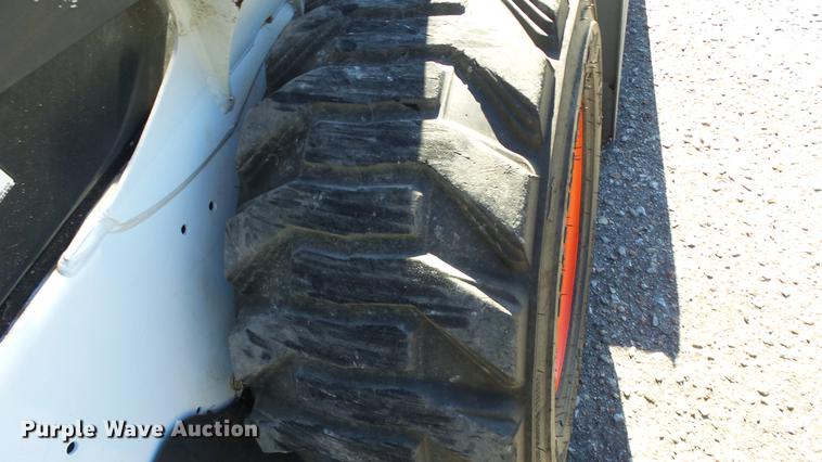 image for item FO9195 2015 Bobcat S590 skid steer
