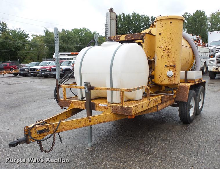 image for item FT9834 U-Dump vacuum trailer