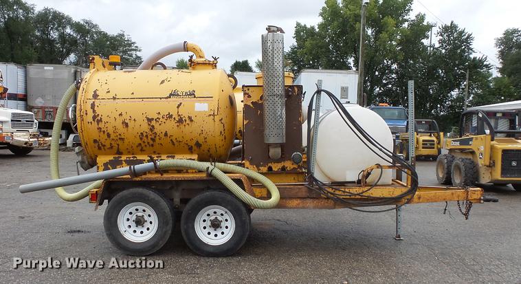 image for item FT9834 U-Dump vacuum trailer