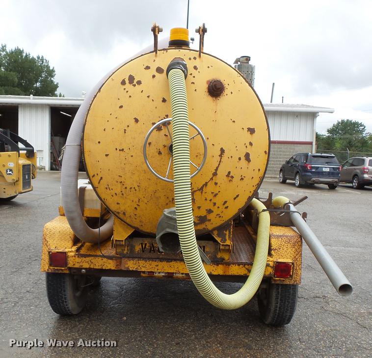 image for item FT9834 U-Dump vacuum trailer