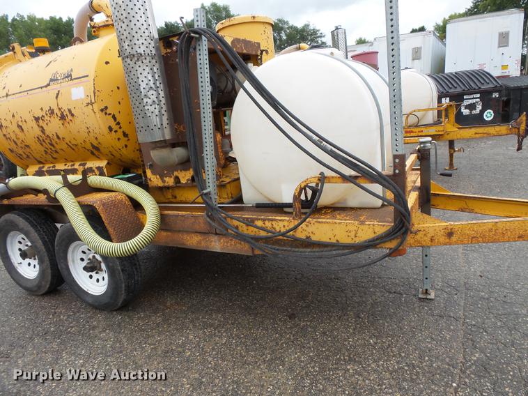 image for item FT9834 U-Dump vacuum trailer