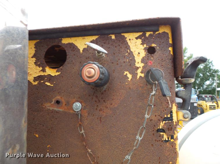 image for item FT9834 U-Dump vacuum trailer