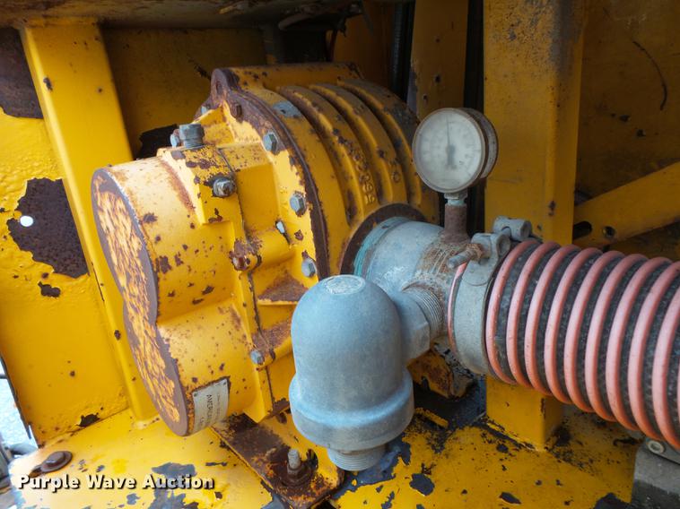 image for item FT9834 U-Dump vacuum trailer