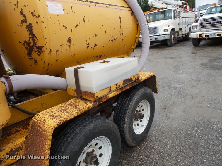 image for item FT9834 U-Dump vacuum trailer