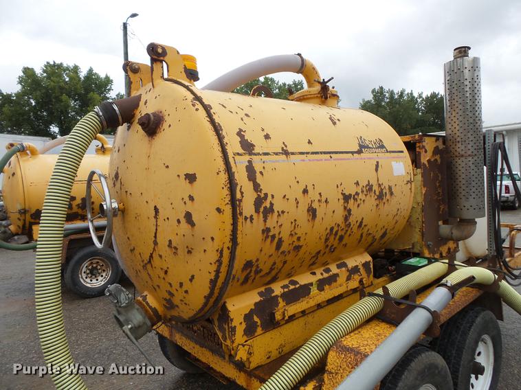 image for item FT9834 U-Dump vacuum trailer