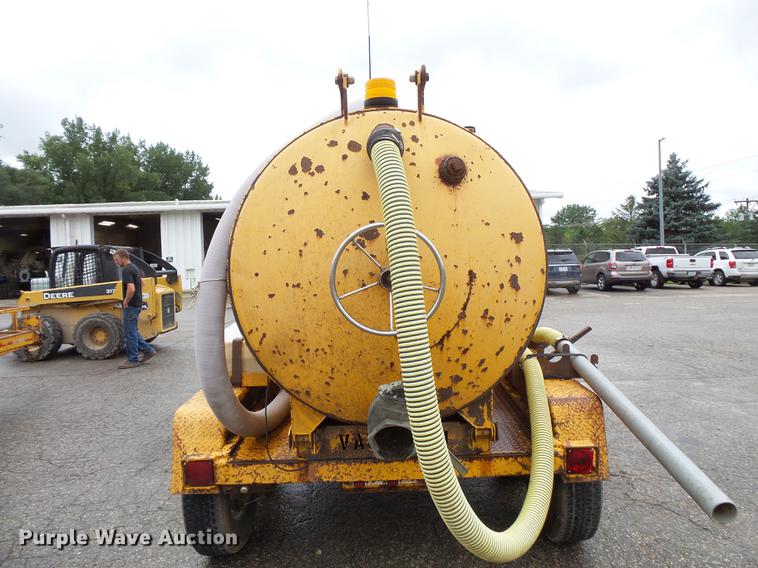 image for item FT9834 U-Dump vacuum trailer