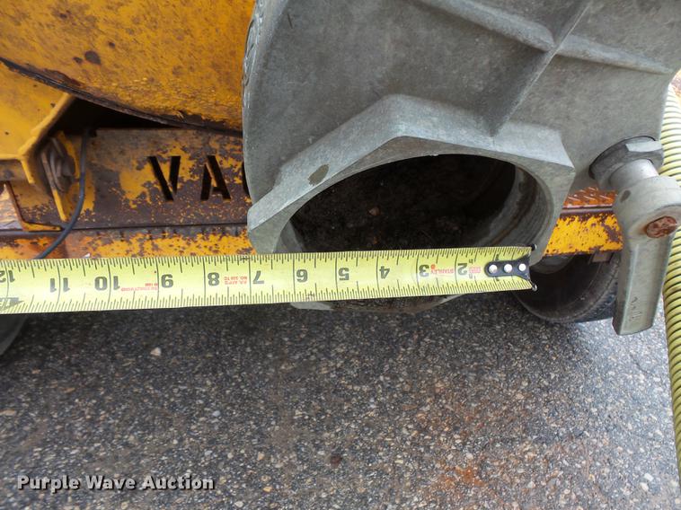 image for item FT9834 U-Dump vacuum trailer