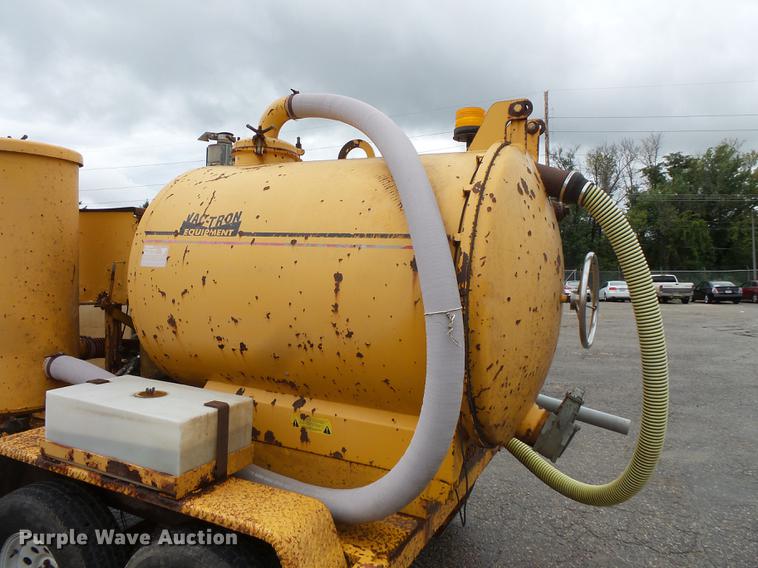 image for item FT9834 U-Dump vacuum trailer