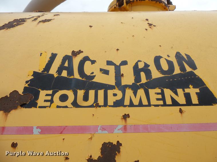 image for item FT9834 U-Dump vacuum trailer