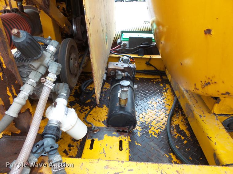 image for item FT9834 U-Dump vacuum trailer