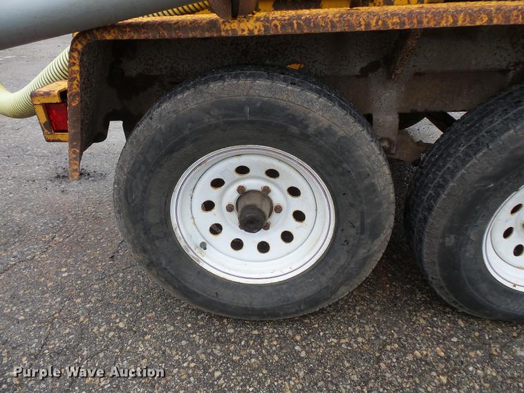 image for item FT9834 U-Dump vacuum trailer