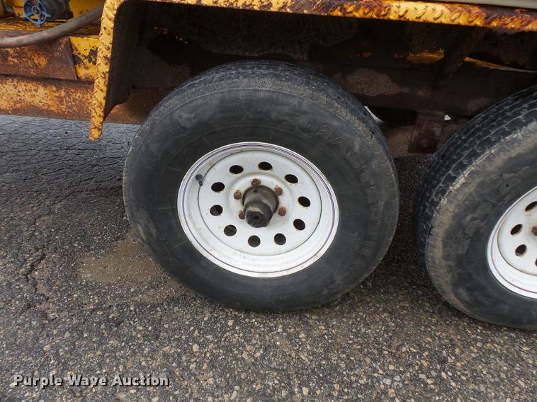 image for item FT9834 U-Dump vacuum trailer