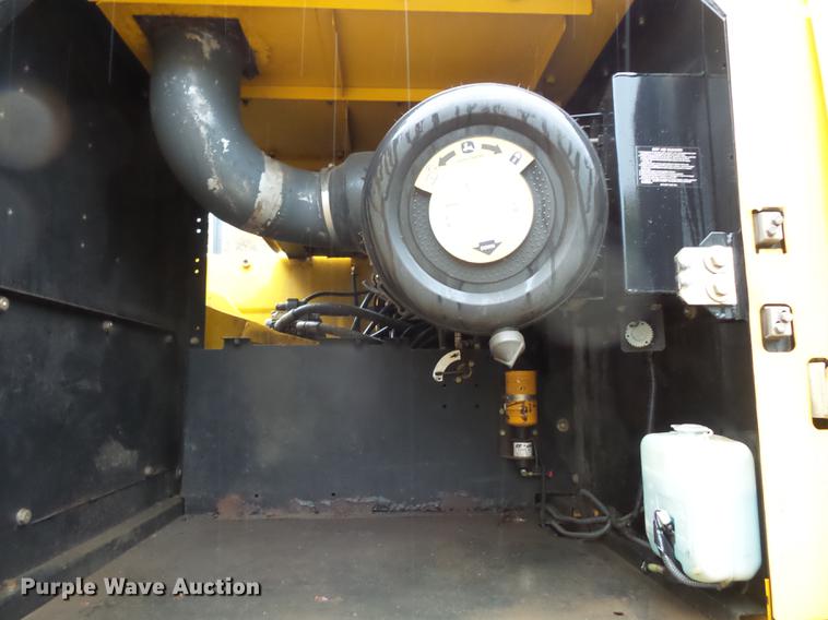 image for item FT9914 2007 John Deere 350D LC excavator