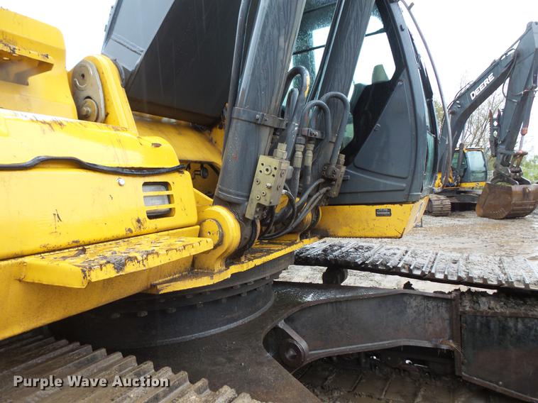 image for item FT9914 2007 John Deere 350D LC excavator
