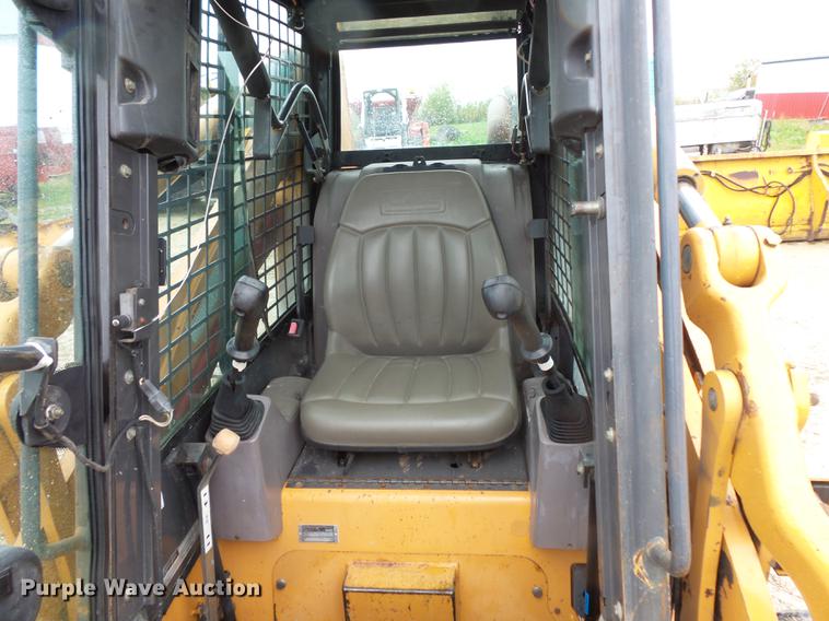 image for item FT9917 2003 Case 90XT skid steer