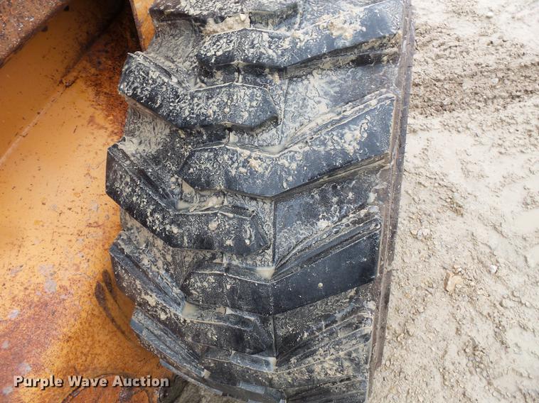 image for item FT9917 2003 Case 90XT skid steer