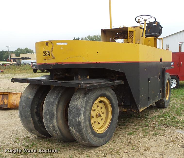 image for item FT9926 Clark RW-140 pneumatic roller