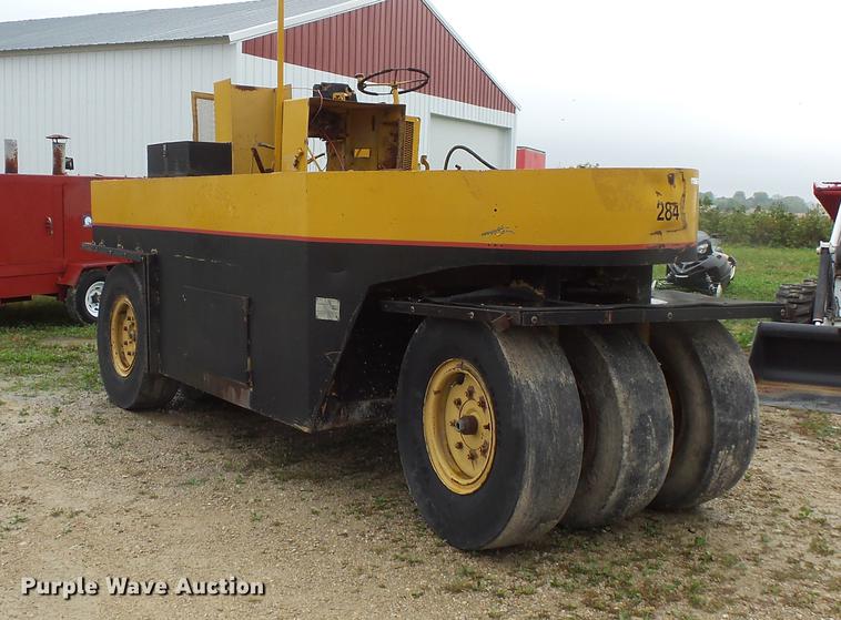 image for item FT9926 Clark RW-140 pneumatic roller