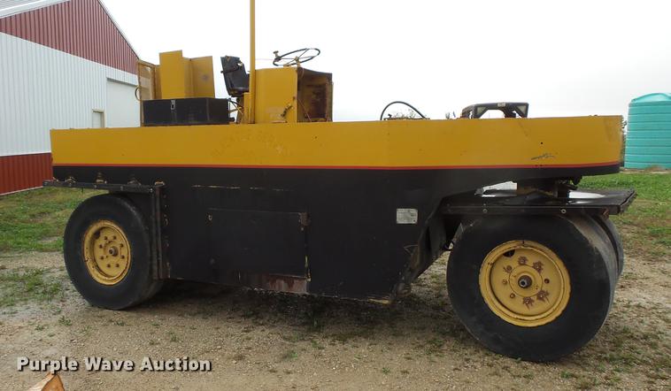 image for item FT9926 Clark RW-140 pneumatic roller