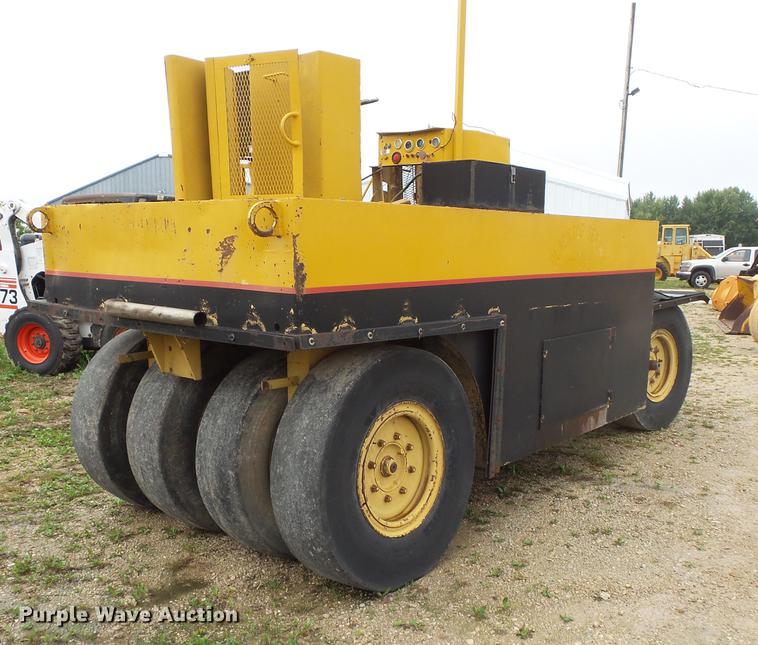 image for item FT9926 Clark RW-140 pneumatic roller