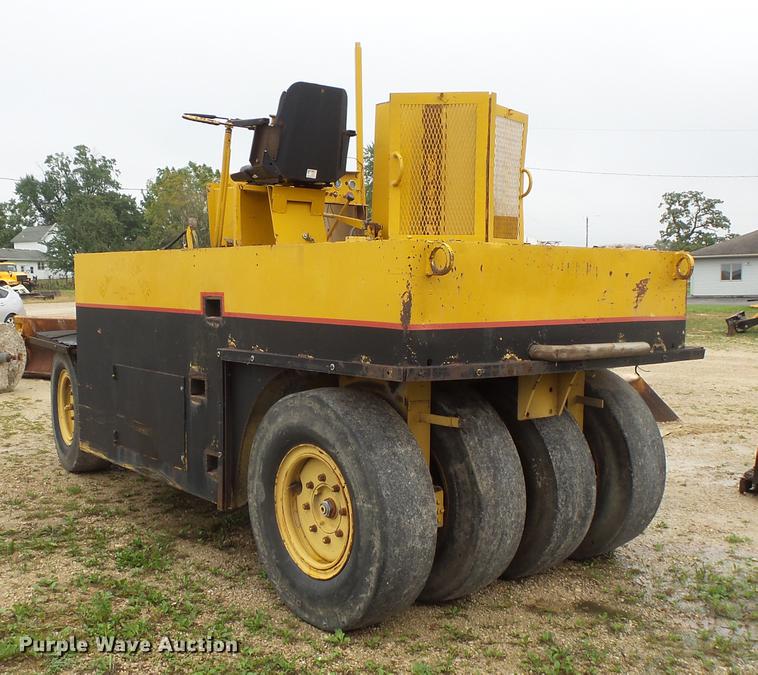 image for item FT9926 Clark RW-140 pneumatic roller