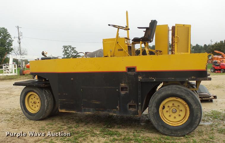 image for item FT9926 Clark RW-140 pneumatic roller