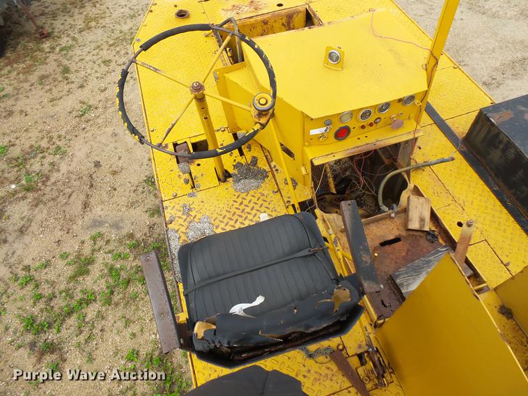 image for item FT9926 Clark RW-140 pneumatic roller