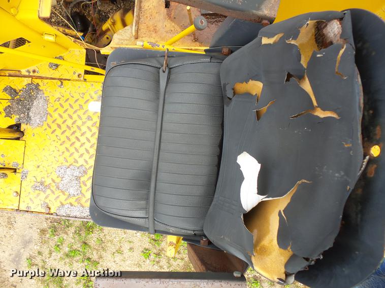 image for item FT9926 Clark RW-140 pneumatic roller