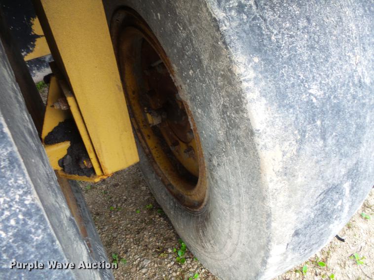 image for item FT9926 Clark RW-140 pneumatic roller