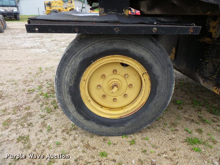 image for item FT9926 Clark RW-140 pneumatic roller