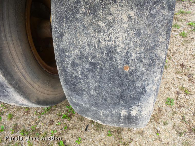 image for item FT9926 Clark RW-140 pneumatic roller