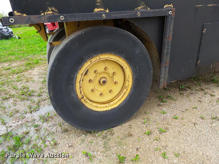 image for item FT9926 Clark RW-140 pneumatic roller