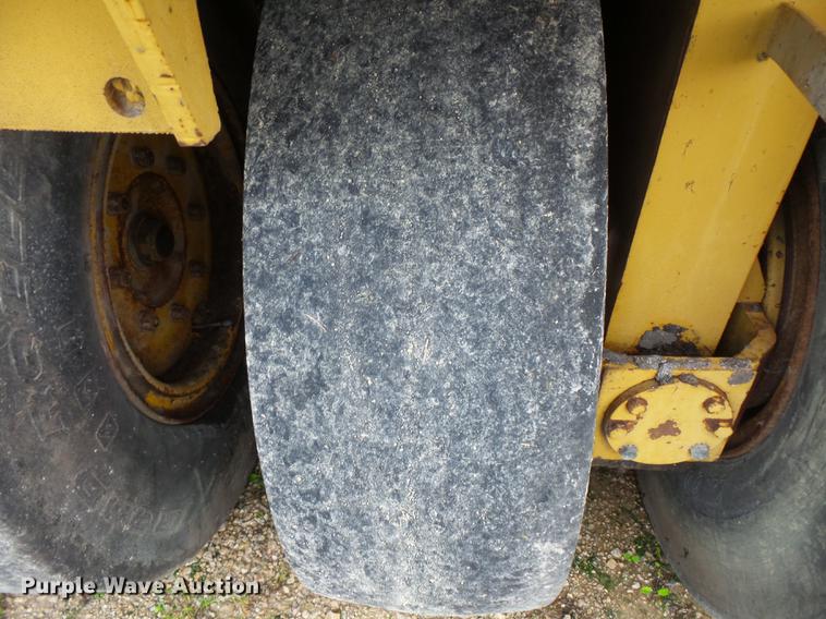 image for item FT9926 Clark RW-140 pneumatic roller