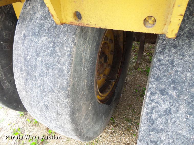 image for item FT9926 Clark RW-140 pneumatic roller