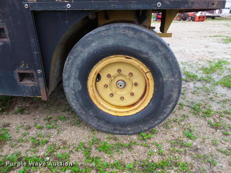 image for item FT9926 Clark RW-140 pneumatic roller