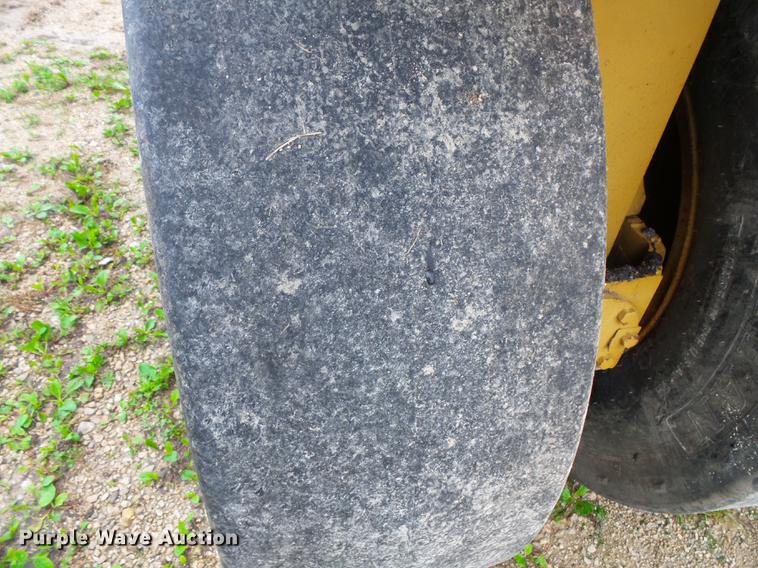 image for item FT9926 Clark RW-140 pneumatic roller